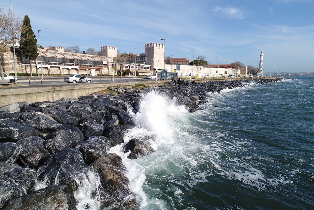 Meteoroloji İstanbul’u ‘sarı’ kodu ile yardı: Fırtına geri dönüyor