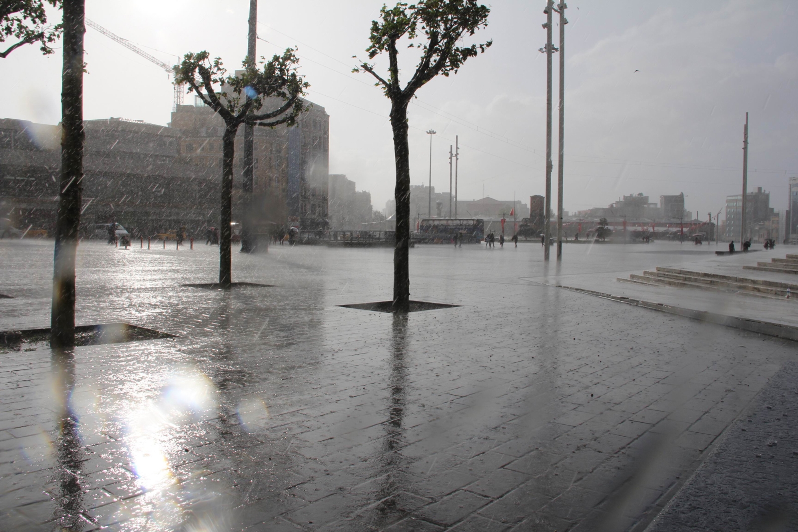 Meteorolojiden İzmir için kuvvetli fırtına uyarısı