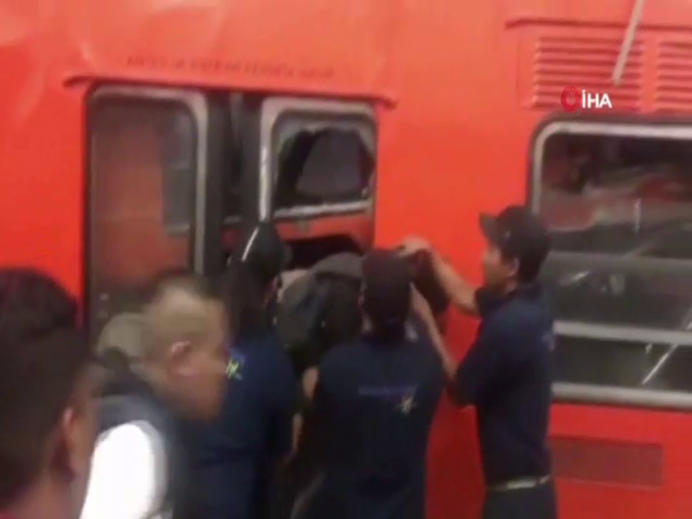 Metrolar çarpıştı: 1 ölü, 45 yaralı