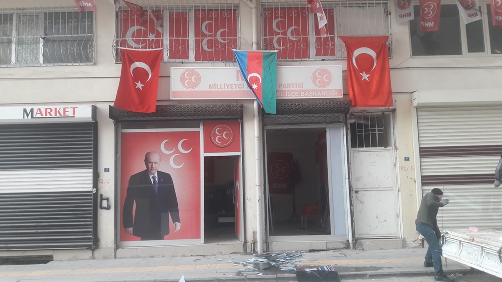 MHP Bismil İlçe Başkanlığına saldırı: Camları kırıp kayıplara karıştılar