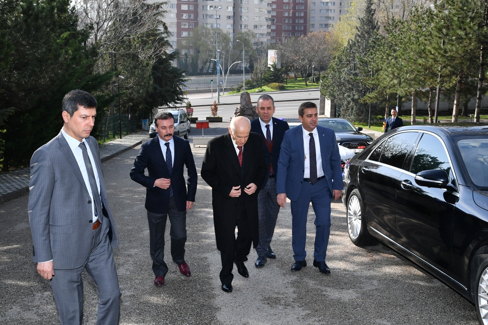 MHP lideri Bahçeli, vefatının 23. yılında Merhum Türkeş’in Anıt mezarını ziyaret etti
