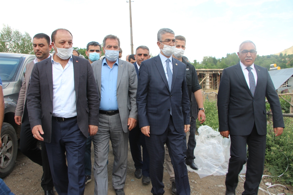 MHP’li Aydın ve beraberindeki heyet deprem bölgesinde
