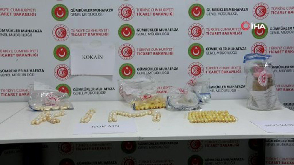 Midelerinden 4 kiloya yakın uyuşturucu çıktı