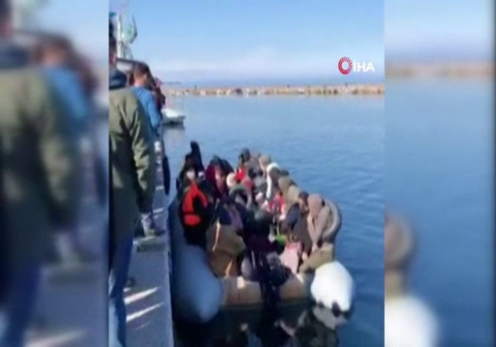 Midilli Adası’nda halk mültecilerin kıyıya çıkmasını engelledi