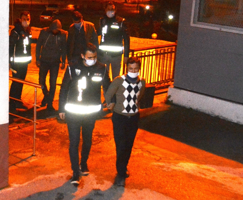 Midilli’ye kaçmak isteyen mülteci ve organizatörlere ormanda operasyon