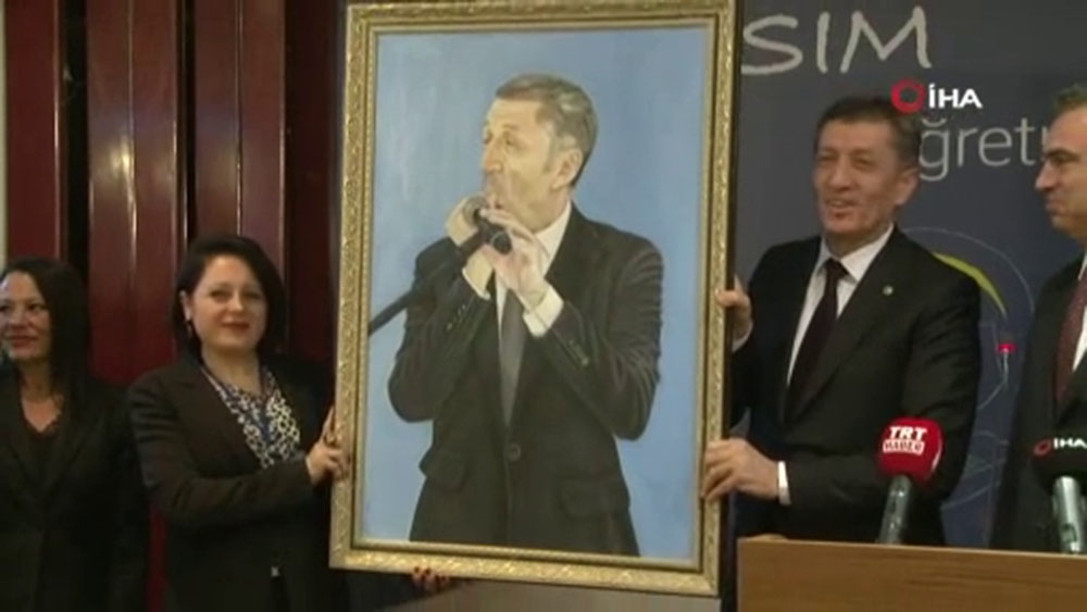 Milli Eğitim Bakanı Selçuka Öğretmenler Günü Hediyesi