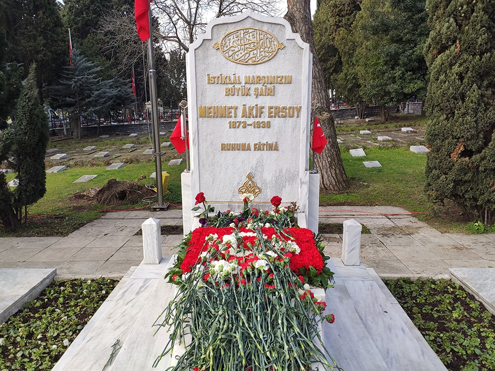 Milli şair Mehmet Akif Ersoy kabri başında anıldı