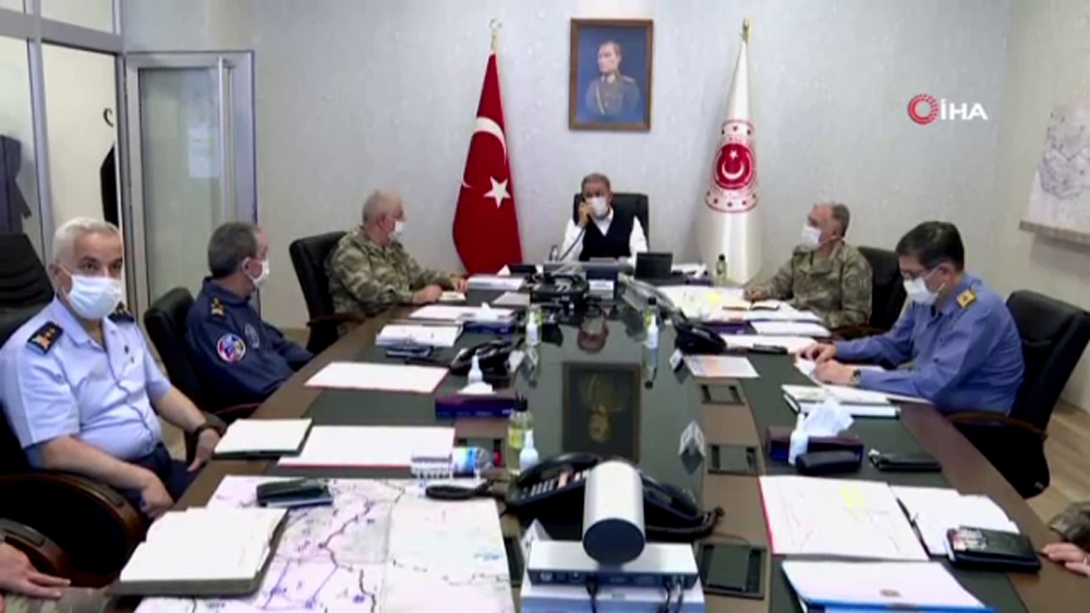 Milli Savunma Bakanı Akar Harekat Merkezi’nde