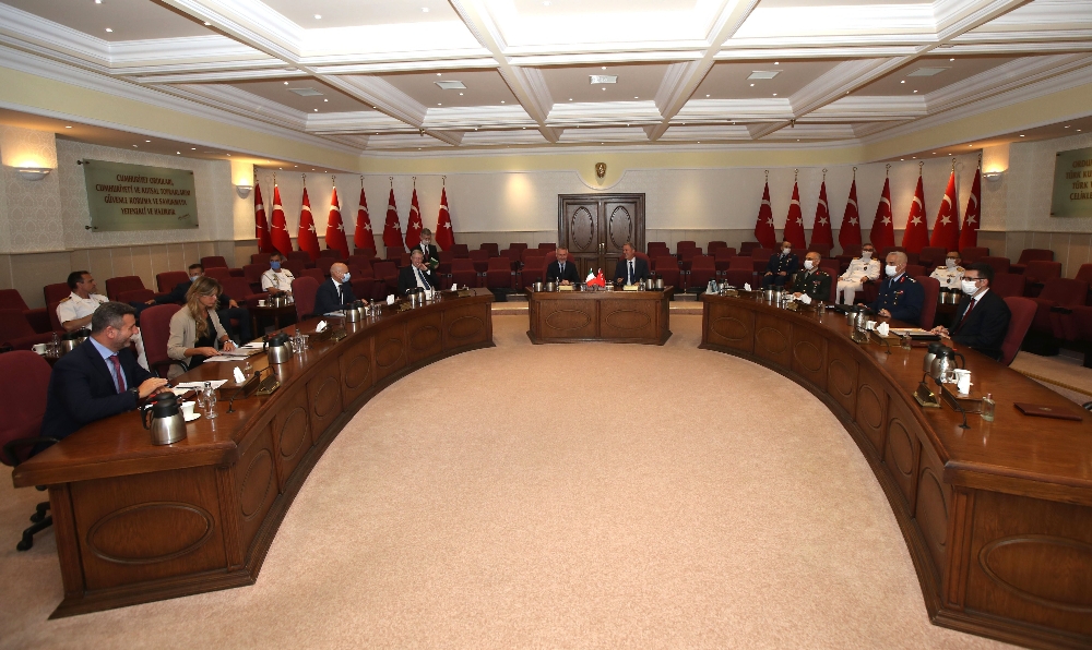 Milli Savunma Bakanı Akar, İtalyan mevkidaşı Guerini ile bir araya geldi