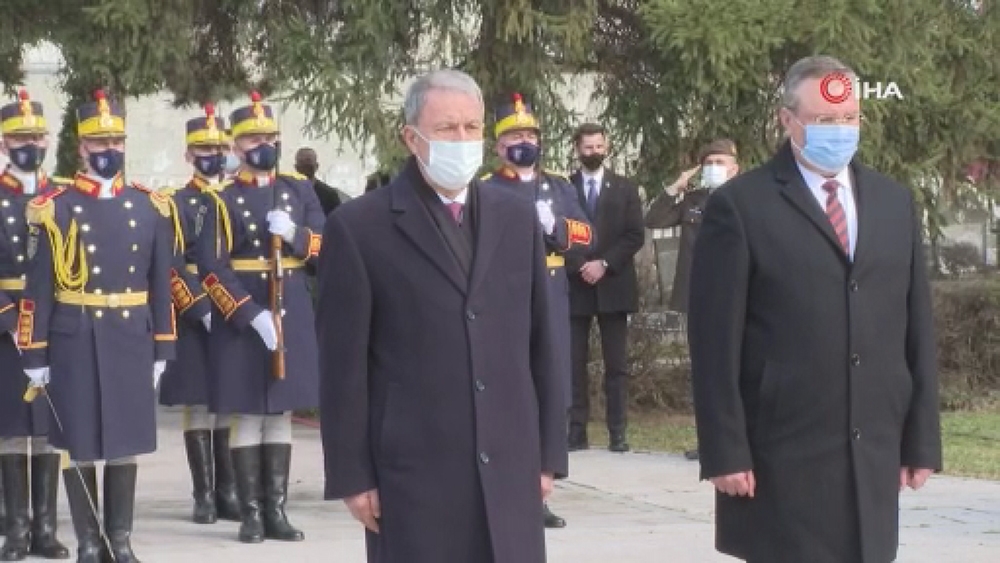 Milli Savunma Bakanı Akar, Romanya’daki Türk şehitliğini ziyaret etti