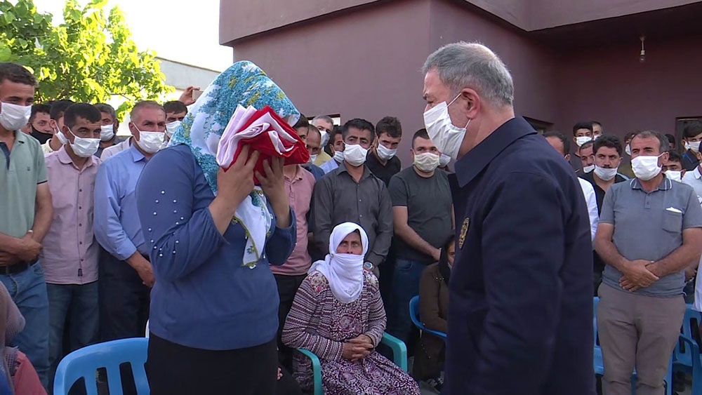 Milli Savunma Bakanı Akar’dan şehit işçilerin ailelerine taziye ziyareti
