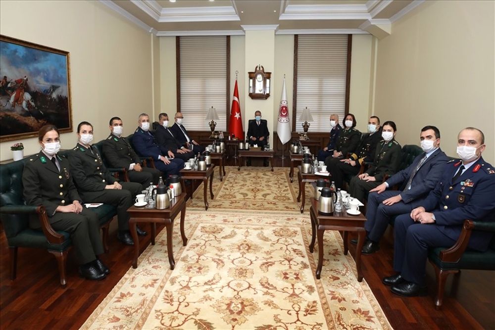 Milli Savunma Bakanı Hulusi Akar, MSB’de görevli öğretmenlerle bir araya geldi
