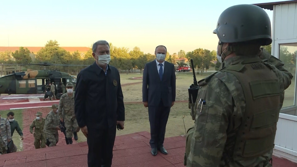 Milli Savunma Bakanı Hulusi Akar sınır birliklerini denetledi