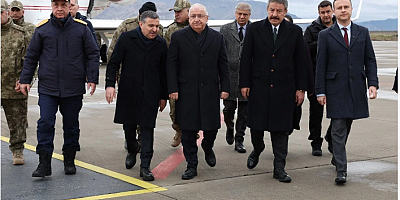 Milli Savunma Bakanı Yaşar Güler sınır hattında!
