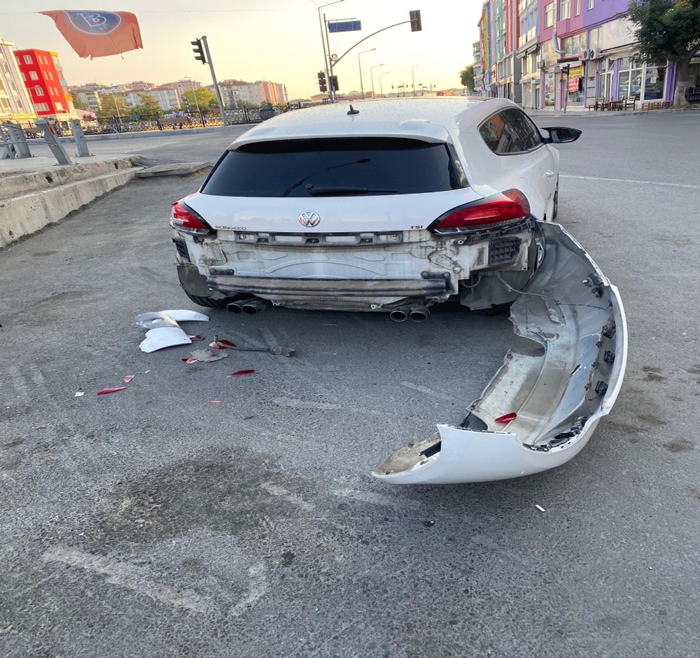 Minibüs sürücüsü direksiyon başında fenalaştı, faciadan dönüldü