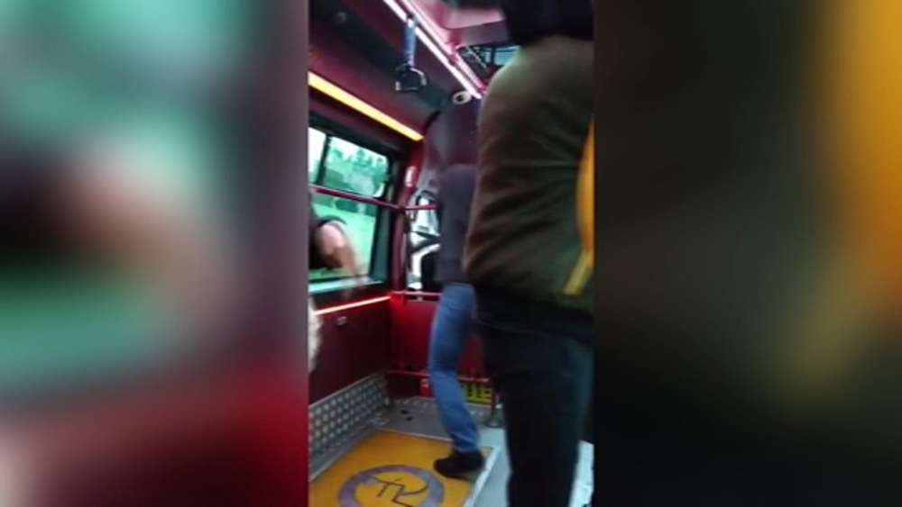 Minibüsçülerin Beyzbol Sopalı Yolcu Kapma Kavgası