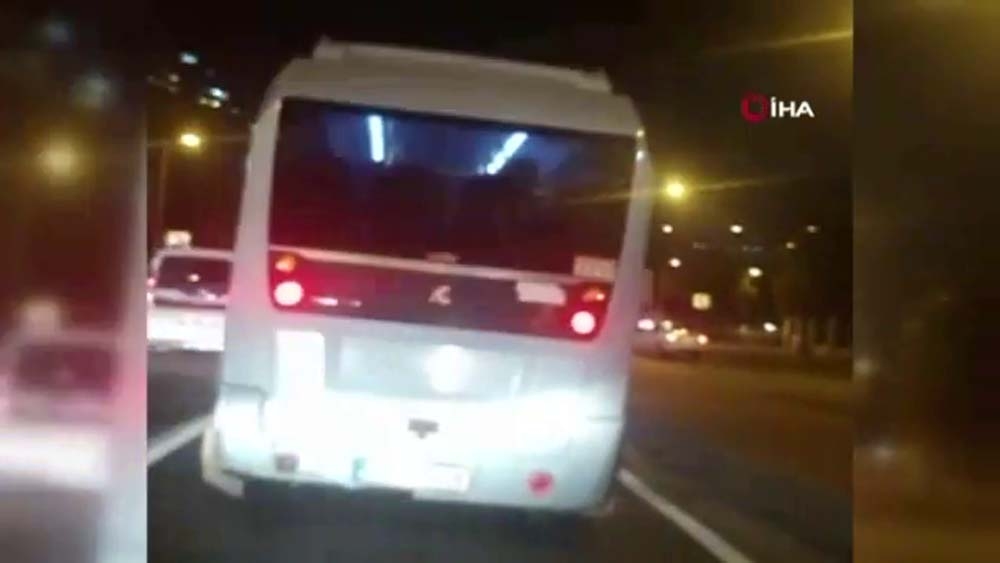 Minibüsçülerin yolcu alma yarışı kamerada