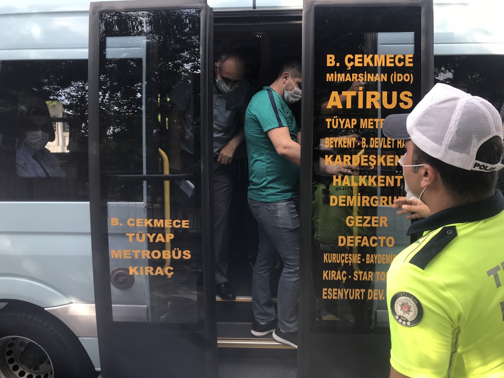 Minibüste 35 yolcu