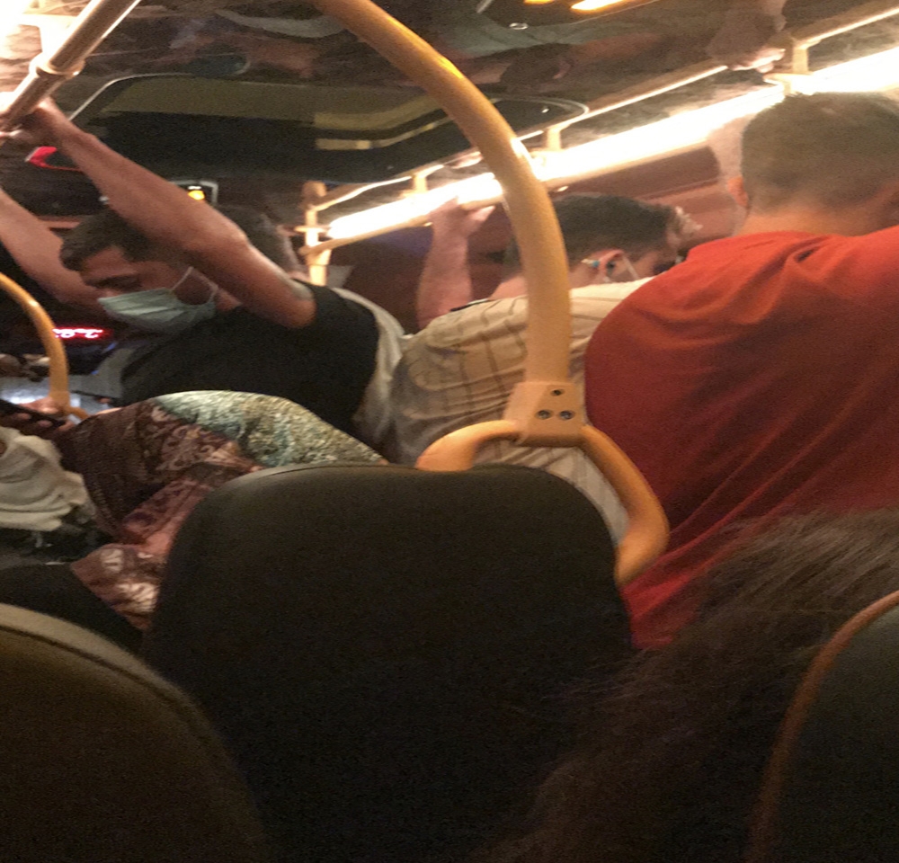 Minibüste üst üste yolculuk...Bursa’da sosyal mesafe hiçe sayıldı