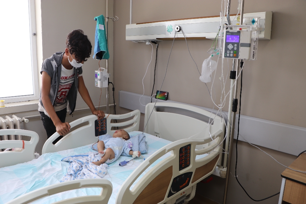 Minik bedenler koronayı bu serviste yeniyor