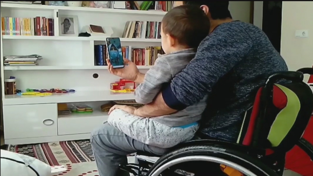 Minik Muhammed’den özlediği sağlıkçı annesine “Ne olur gel” ısrarı