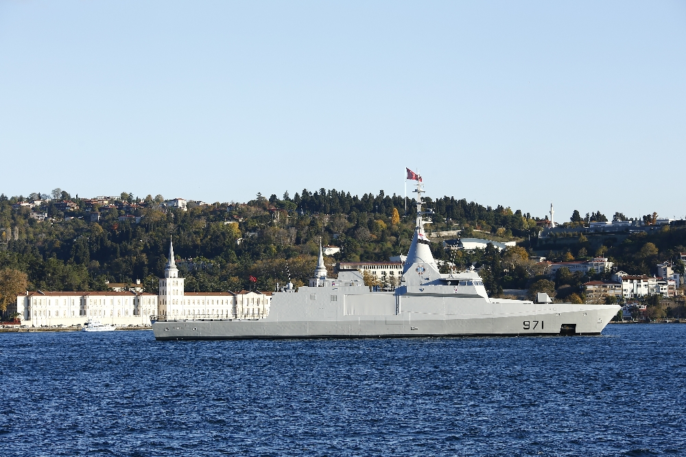 Mısır savaş gemisi İstanbul Boğazı’ndan geçti
