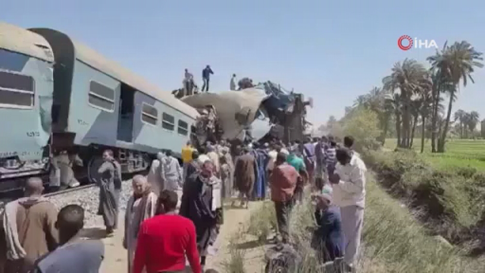 Mısır’da iki tren çarpıştı: En az 50 yaralı
