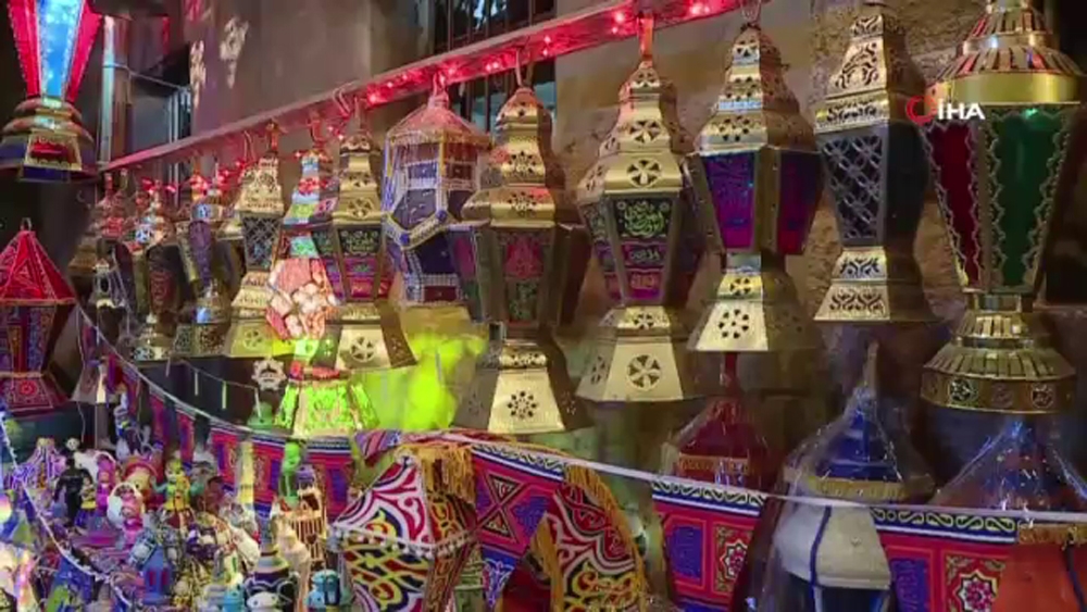 Mısır’da ’Ramazan fenerleri’ dükkanları süsledi