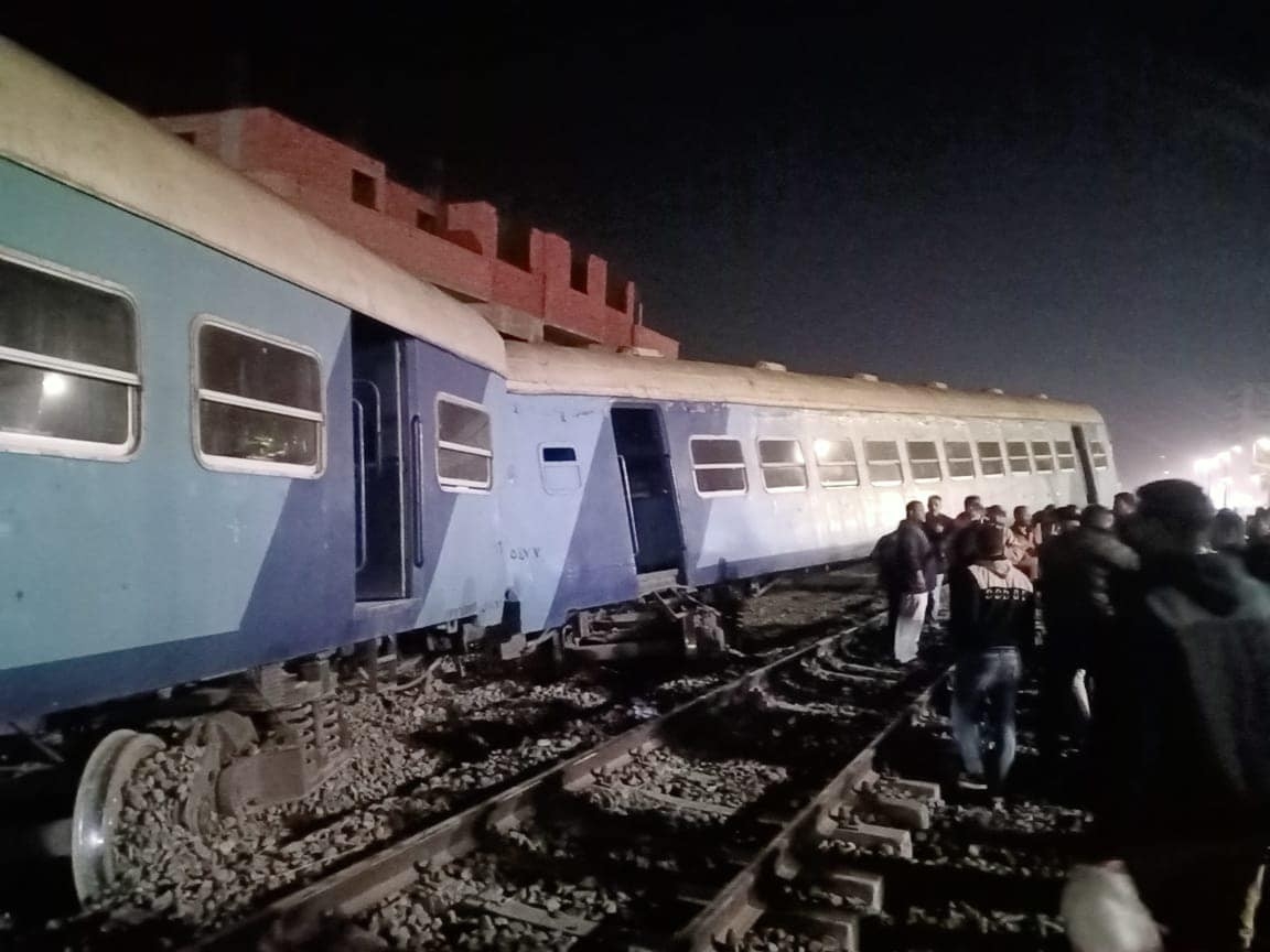 Mısır’da yolcu treni raydan çıktı: 15 yaralı