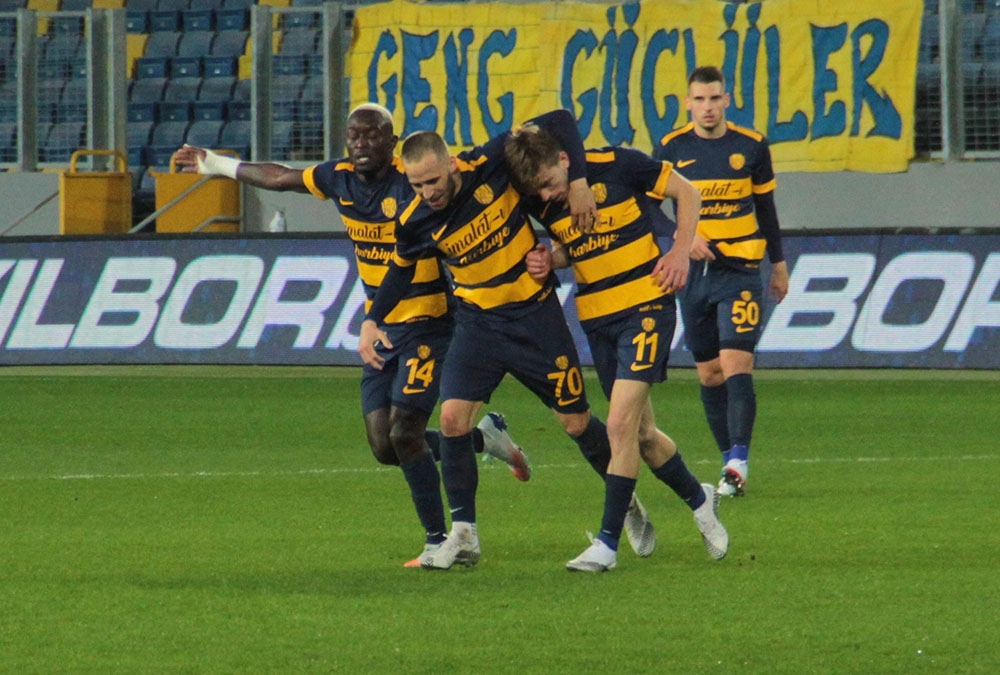 MKE Ankaragücü, evinde Konyaspor’u 4-3 mağlup etti