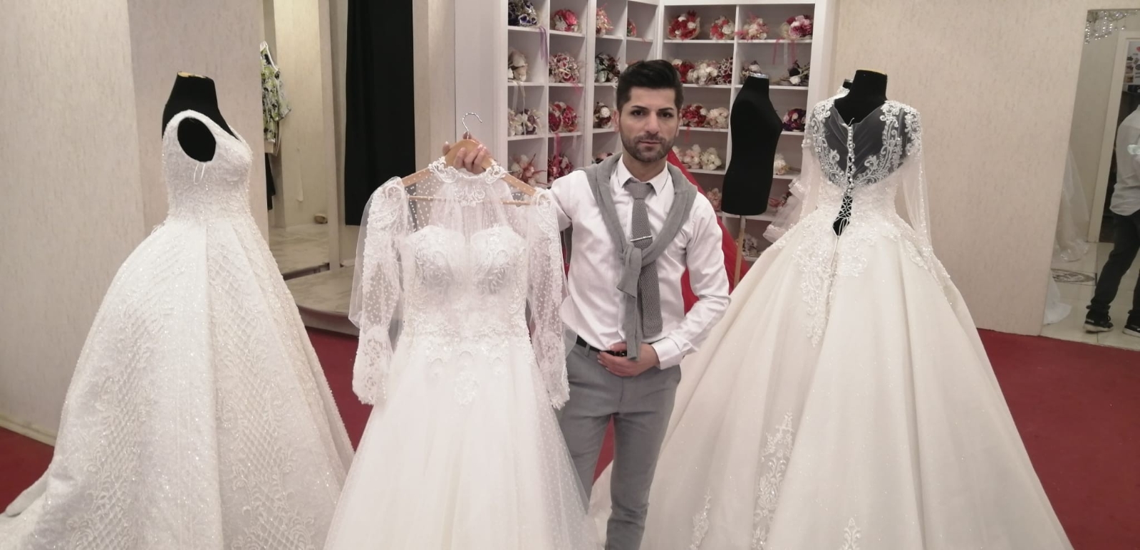 Modacıdan sağlık çalışanlarına gelinlik jesti