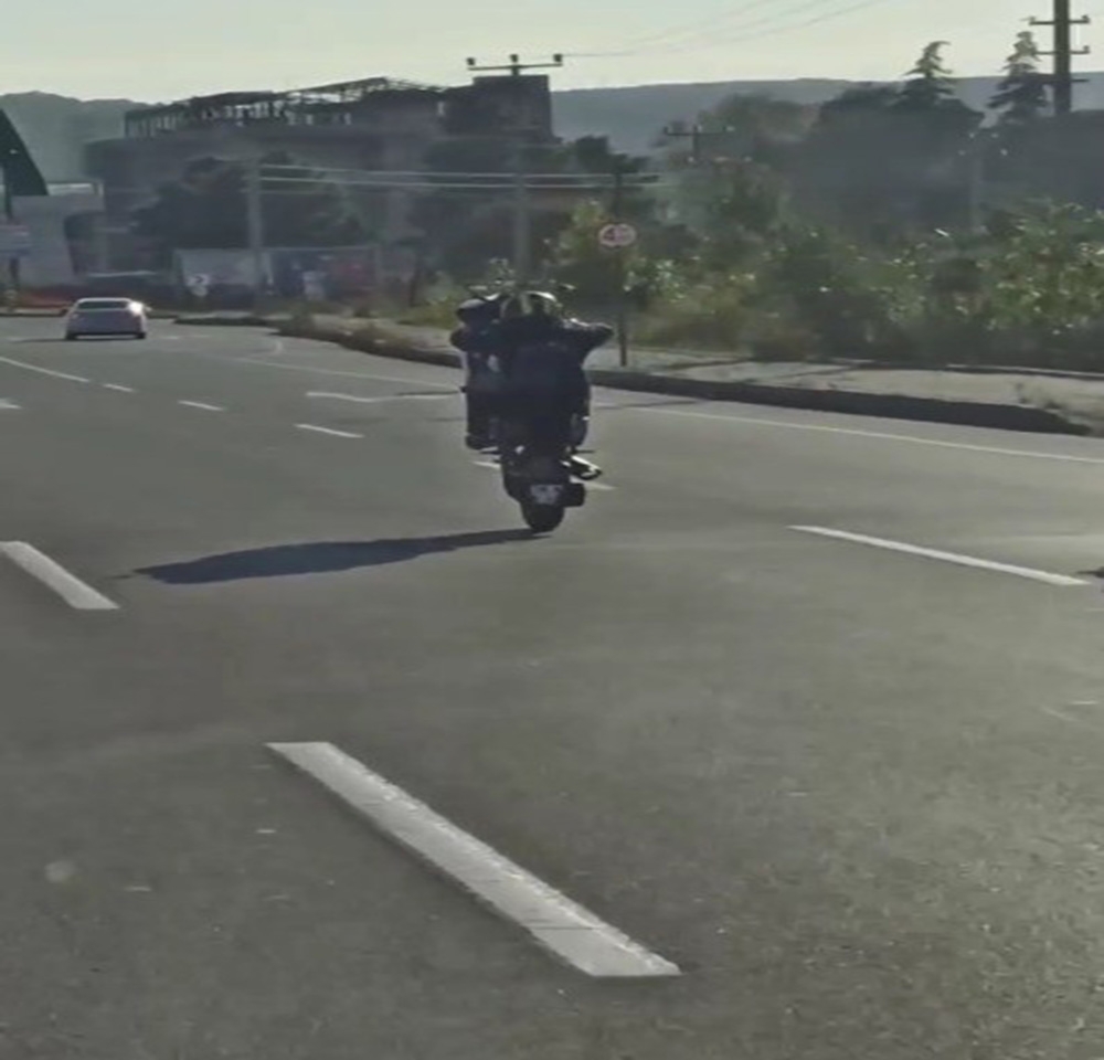 Motosiklet üzerinde tehlikeli hareketler