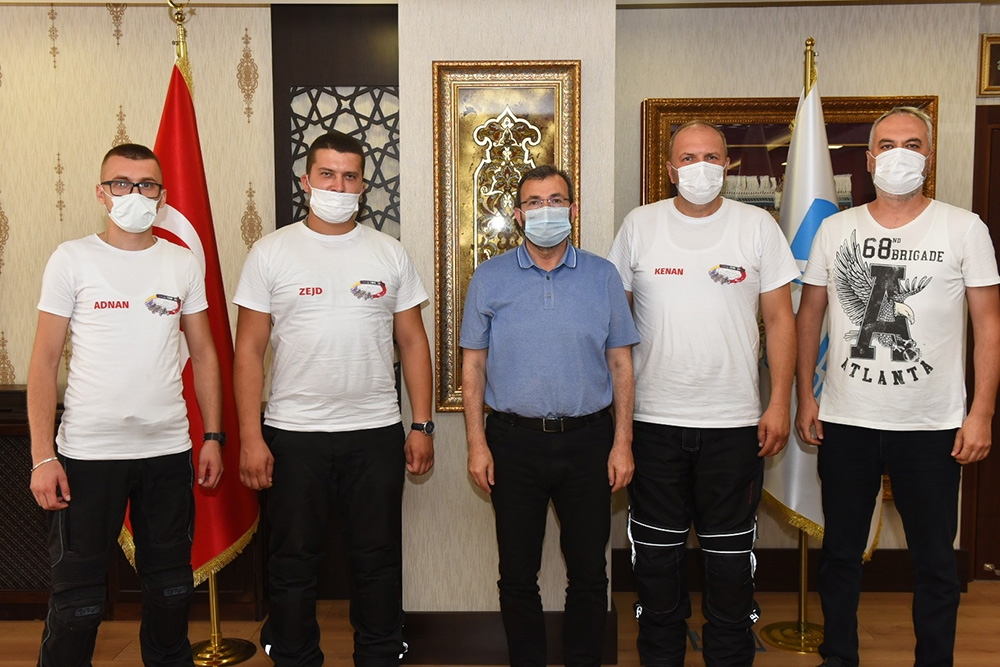 Motosikletler ile Bosna’dan çıkıp Ayasofya-i Kebir Cami-i Şerifi’nde şükür namazı kıldılar