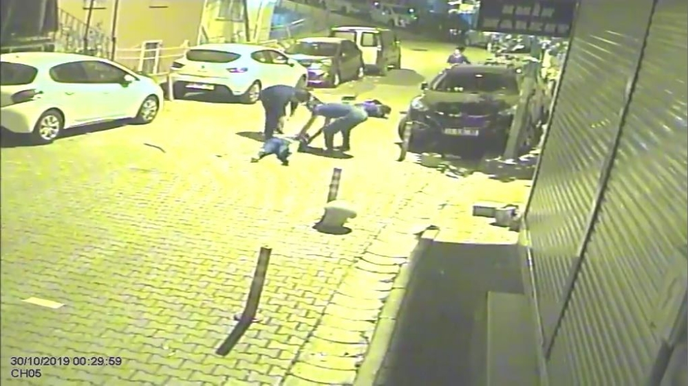 Motosikletli Genç Ve Arkadaşı Araca Çarparak Takla Attı