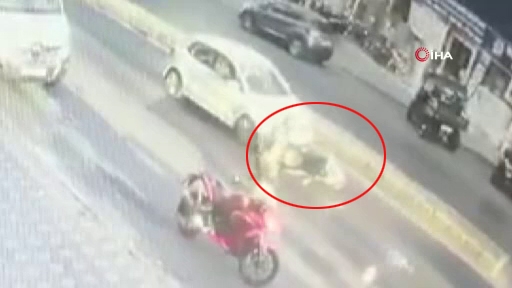 Motosikletlinin ölümden döndüğü anlar kamerada