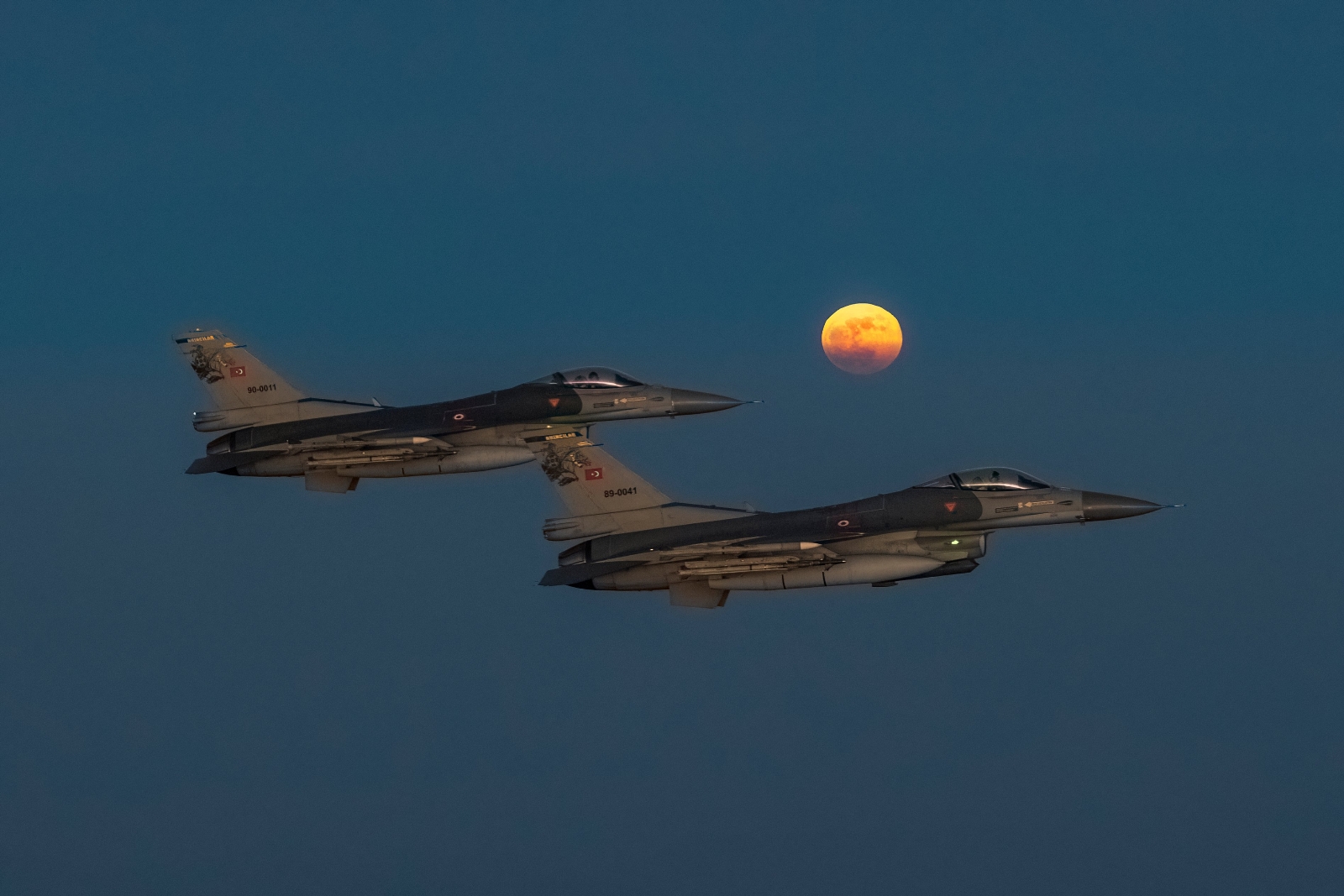 MSB’den savaş uçaklı “Süper Ay” paylaşımı