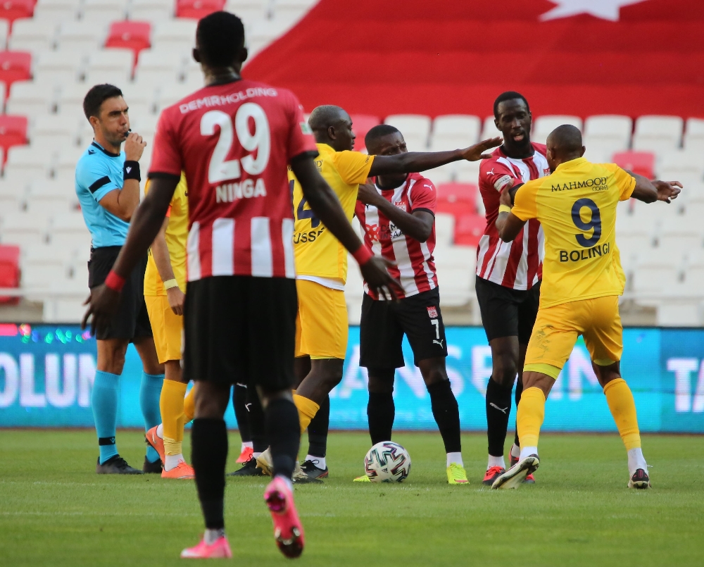 Mücadele golsüz beraberlikle tamamlandı