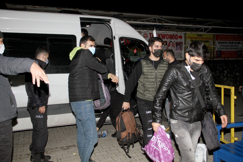Muğla’da 97 kaçak göçmen ile 10 organizatör yakalandı