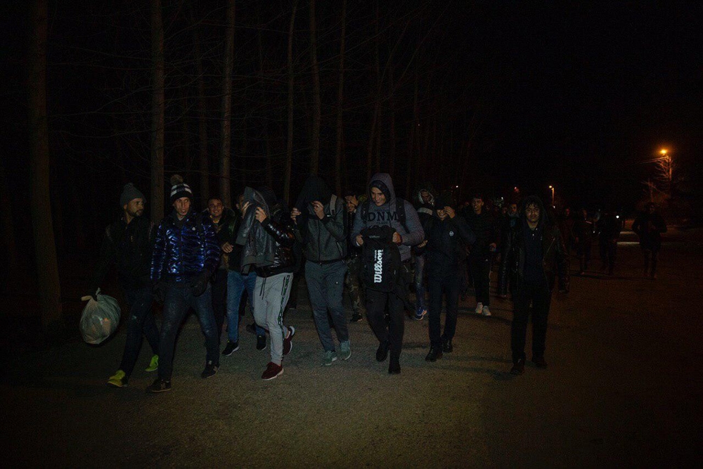 Mülteciler Avrupa’ya geçmek için sınır kapılarına hareket etti