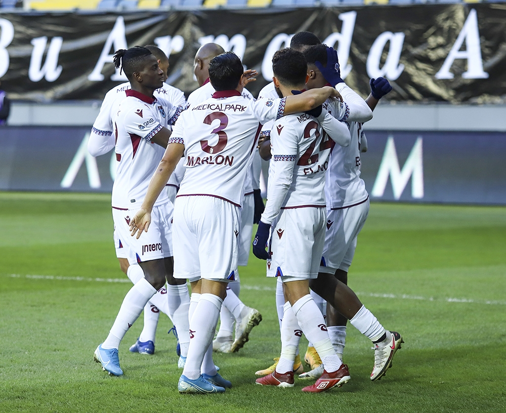 Müsabakanın ilk yarısı bordo-mavili ekibin 1-0’lık üstünlüğüyle sona erdi