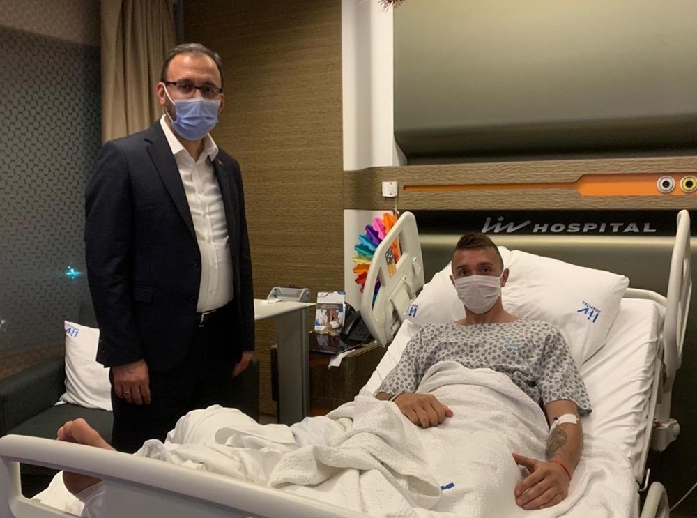 Muslera taburcu edildi
