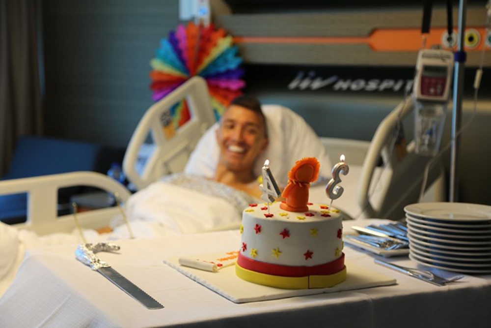 Muslera’ya hastanede doğum günü kutlaması