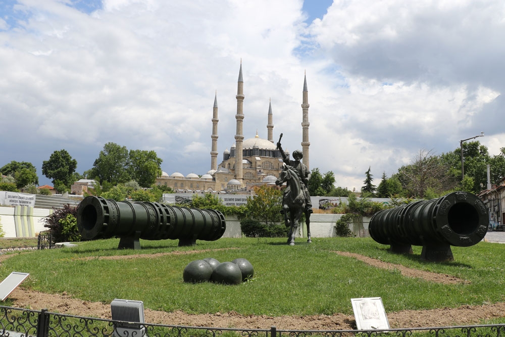 Müslümanların Selimiye’de cemaatle namaz coşkusu
