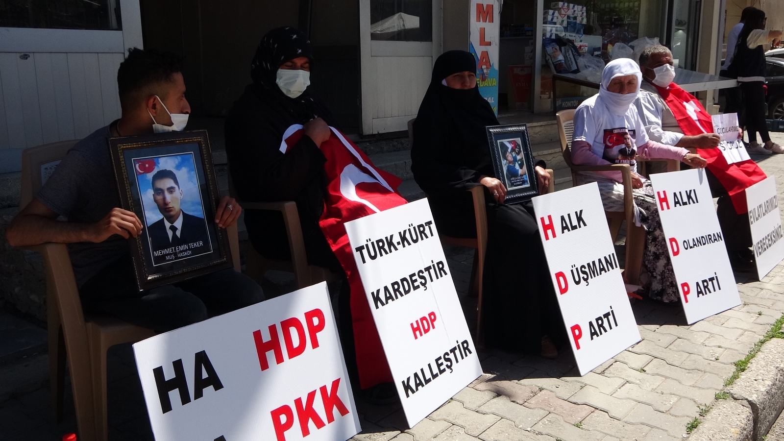 Muş’ta HDP önünde eylem yapan ailelerin sayısı 3’e yükseldi