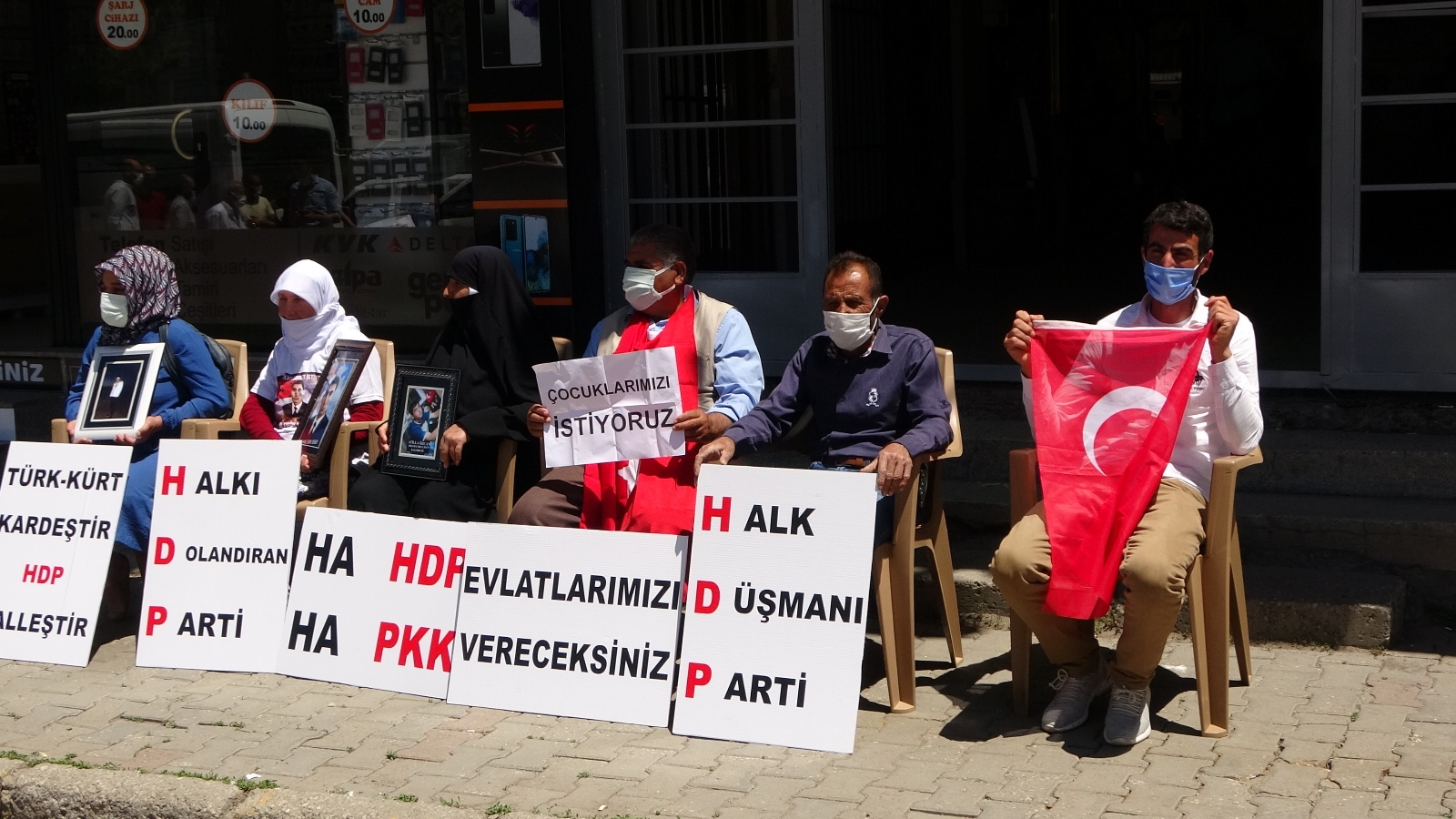 Muş’ta HDP önünde eylem yapan ailelerin sayısı 5’e yükseldi