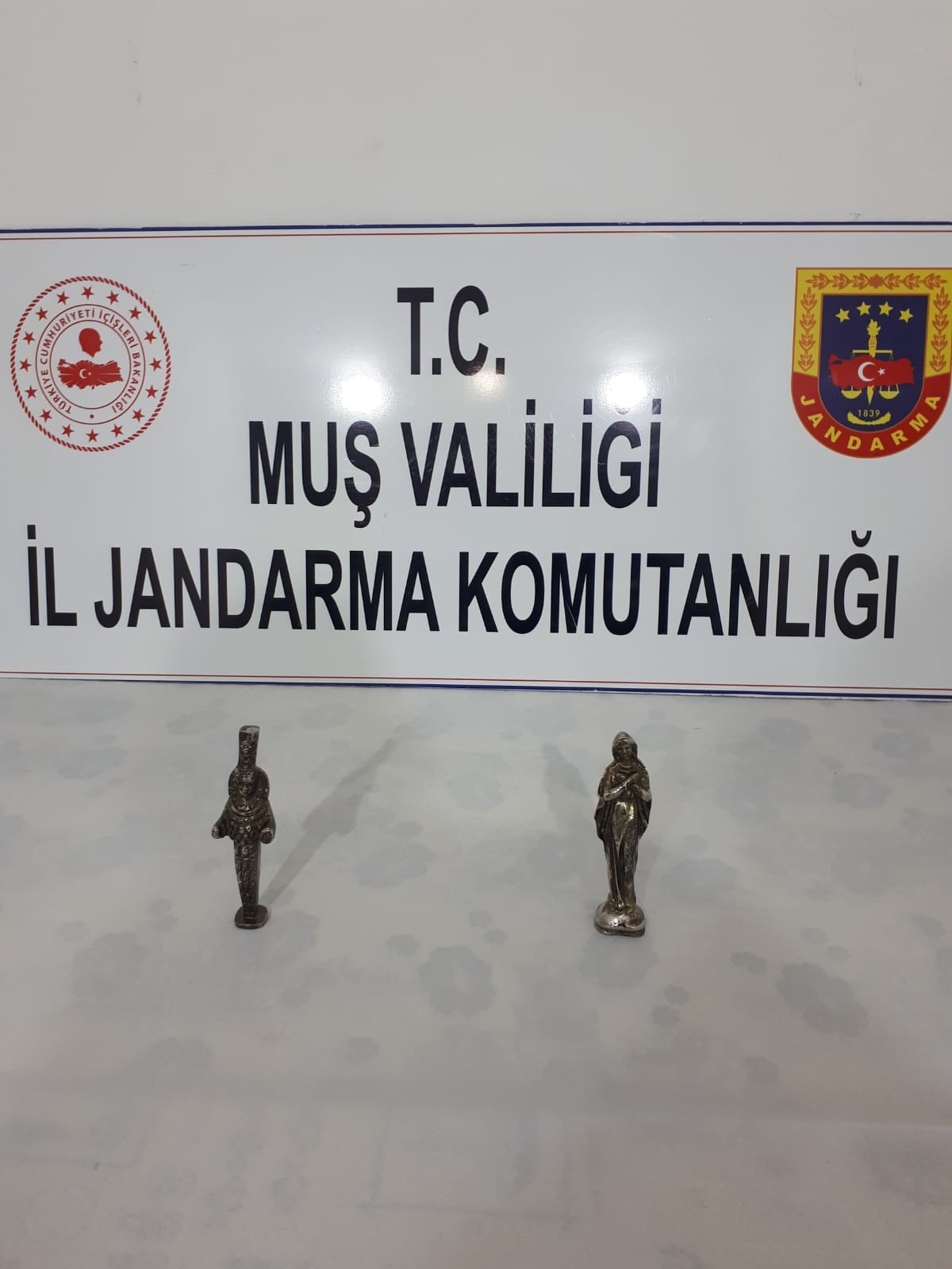 Muş’ta Meryem Ana ile Artemis figürlü heykel ele geçirildi