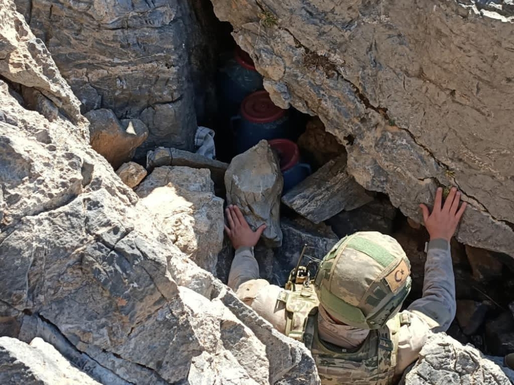 Mutki’deki operasyonda çok sayıda yaşam malzemesi ve EYP ele geçirildi