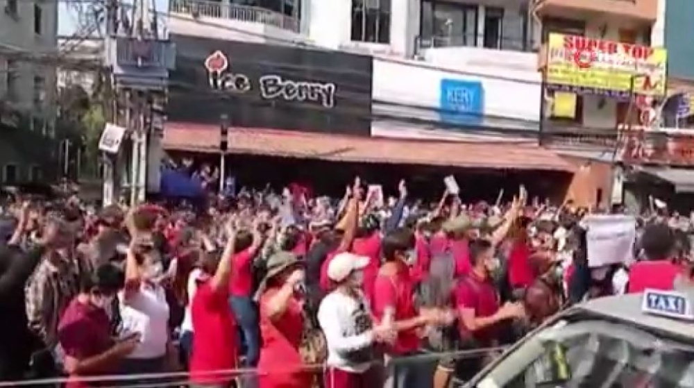 Myanmar’da darbe karşıtı protestolar 2 gününde devam ediyor