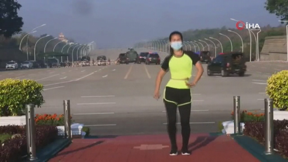 Myanmarlı kadın spor yaparken, darbenin ilk anlarını kaydetti