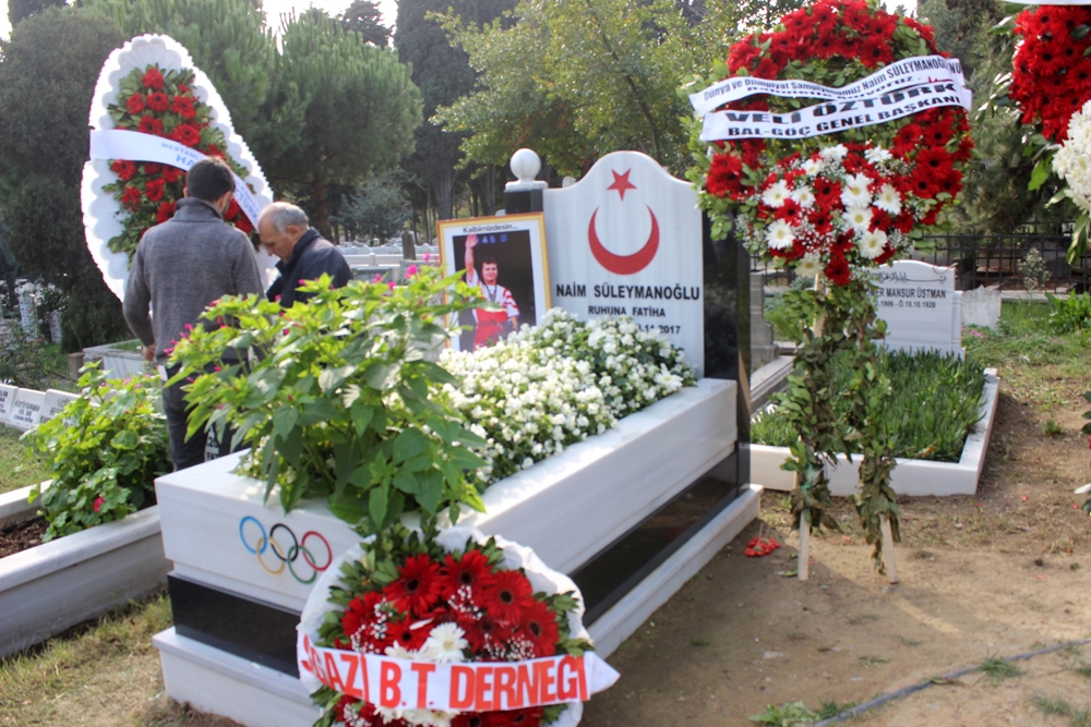 Naim Süleymanoğlu Vefatının 2. Yılında Mezarı Başında Anıldı